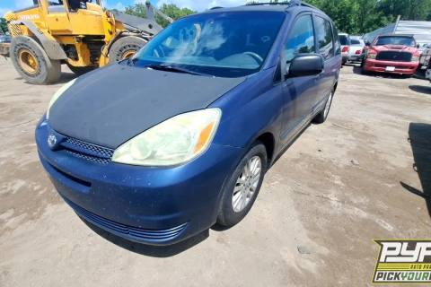 Photo of 2004 Toyota Sienna
