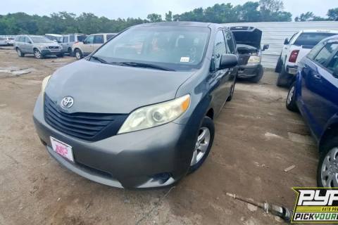 Photo of 2011 Toyota Sienna