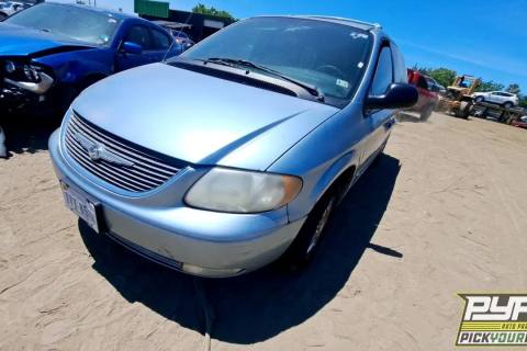 Photo of 2004 Chrysler Town & Country