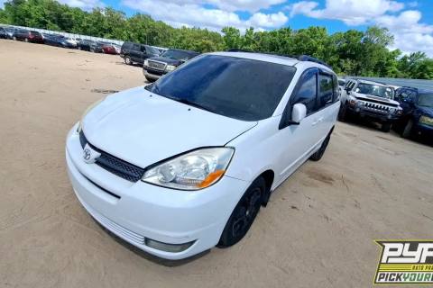 Photo of 2005 Toyota Sienna