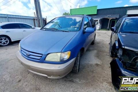 Photo of 2001 Toyota Sienna