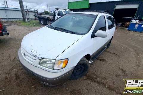 Photo of 2002 Toyota Sienna