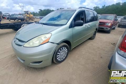 Photo of 2009 Toyota Sienna