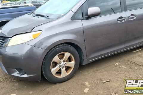Photo of 2013 Toyota Sienna