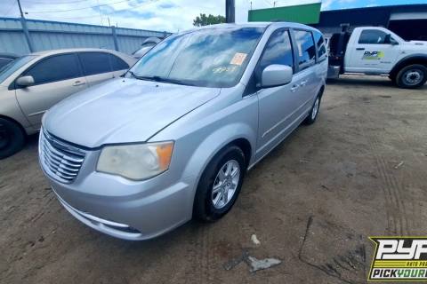 Photo of 2012 Chrysler Town & Country
