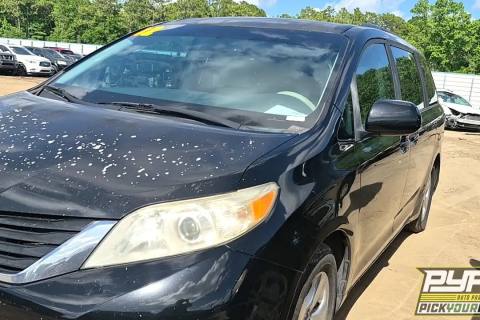 Photo of 2012 Toyota Sienna