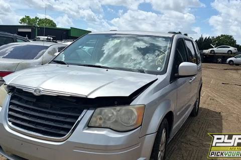 Photo of 2012 Chrysler Town & Country