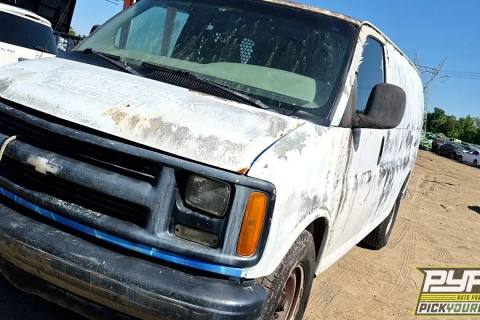 Photo of 2000 Chevrolet Express 3500