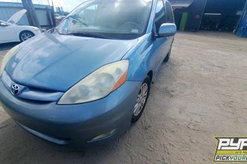 Photo of 2009 Toyota Sienna