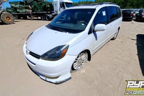 Photo of 2005 Toyota Sienna