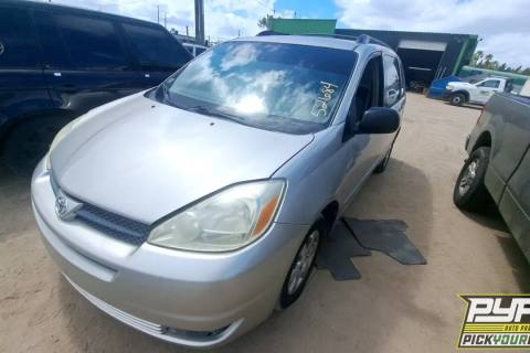 Photo of 2004 Toyota Sienna