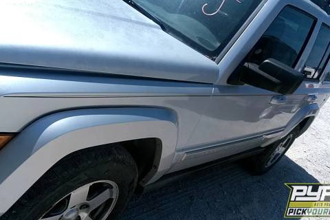 Photo of 2010 Jeep Commander