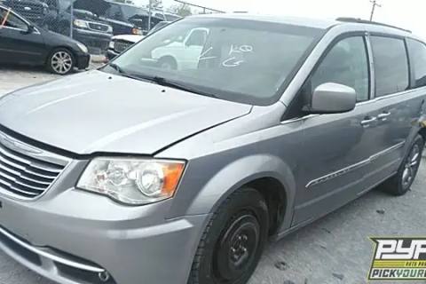 Photo of 2015 Chrysler Town & Country