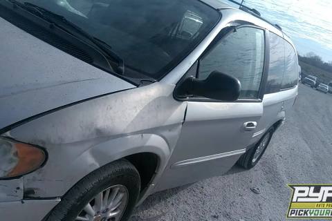 Photo of 2002 Chrysler Town & Country