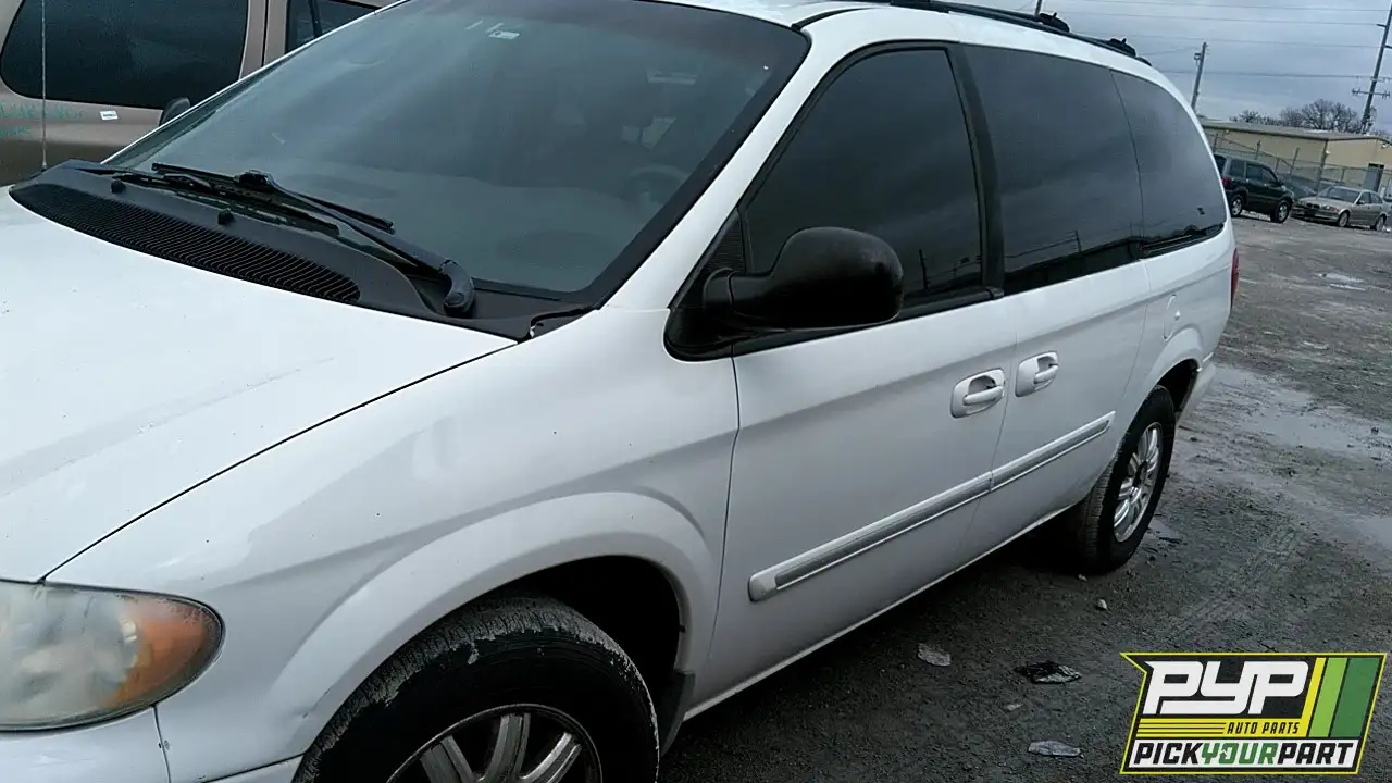 Photo of 2005 Chrysler Town & Country