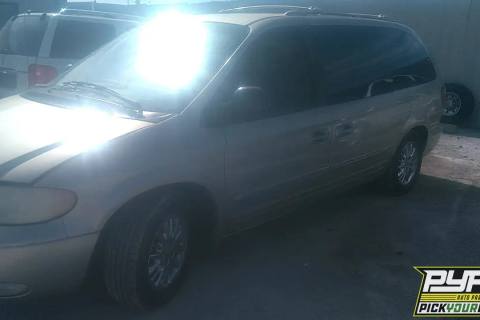 Photo of 2002 Chrysler Town & Country
