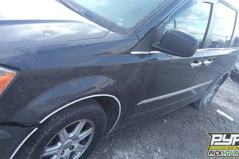 Photo of 2012 Chrysler Town & Country