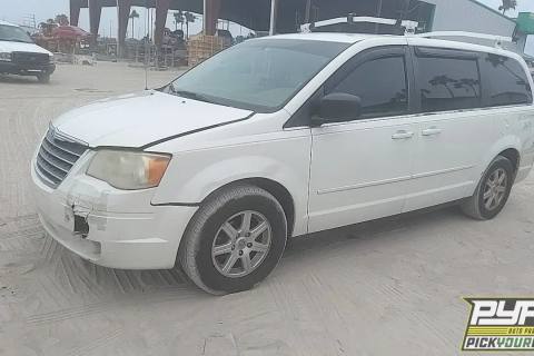 Photo of 2010 Chrysler Town & Country
