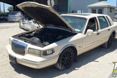 Photo of 1996 Lincoln Town Car