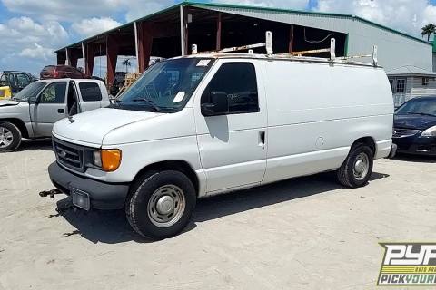 Photo of 2004 Ford E-150