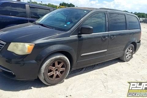 Photo of 2012 Chrysler Town & Country