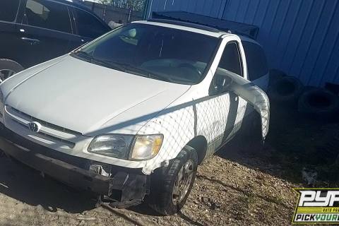 Photo of 2000 Toyota Sienna