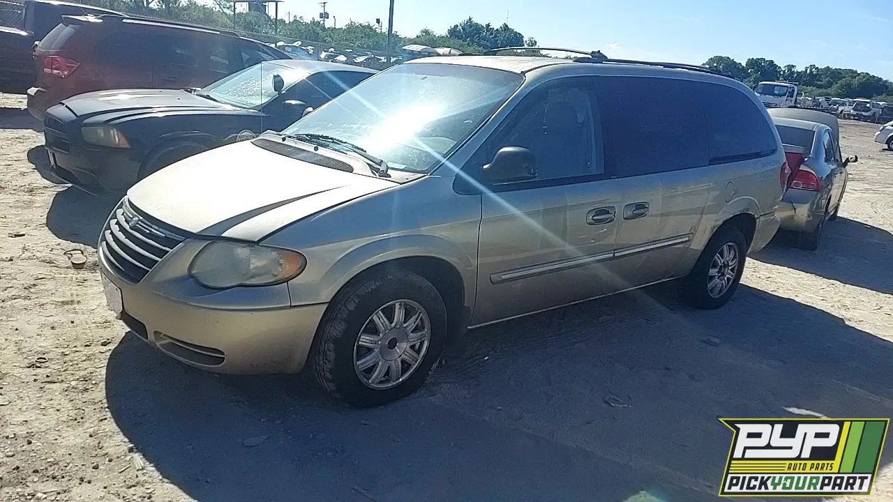 Photo of 2005 Chrysler Town & Country