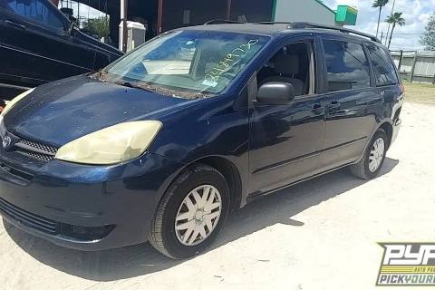 Photo of 2004 Toyota Sienna