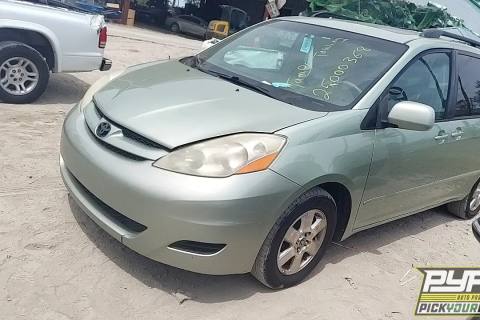 Photo of 2008 Toyota Sienna