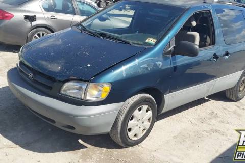 Photo of 1998 Toyota Sienna