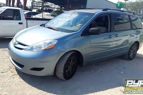 Photo of 2008 Toyota Sienna