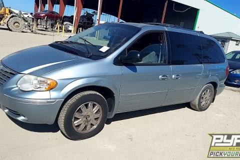 Photo of 2006 Chrysler Town & Country