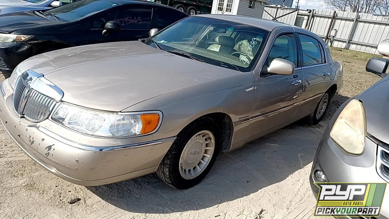 Photo of 2002 Lincoln Town Car