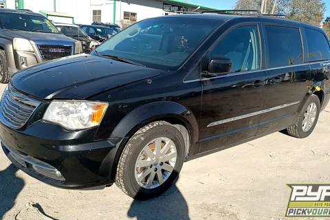 Photo of 2015 Chrysler Town & Country