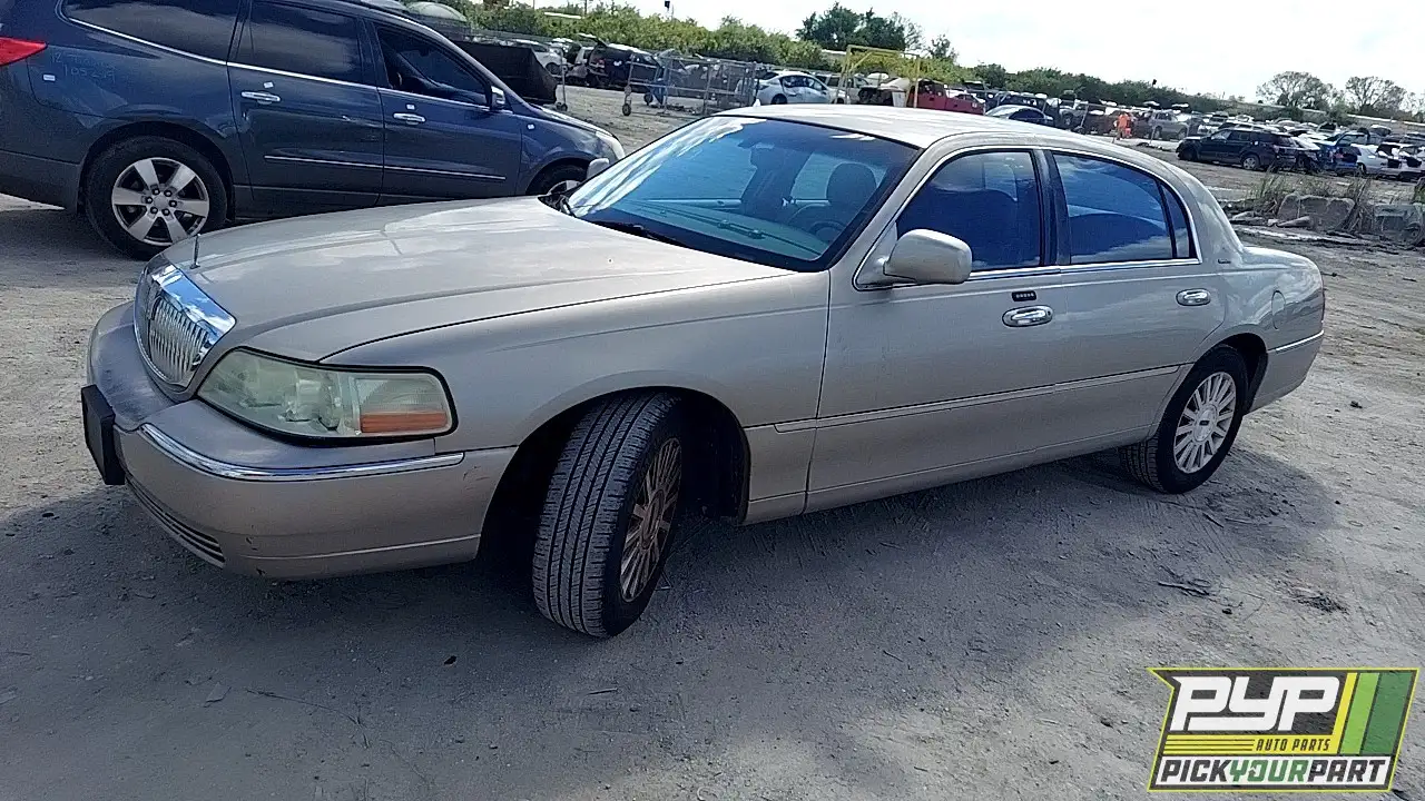 Photo of 2003 Lincoln Town Car