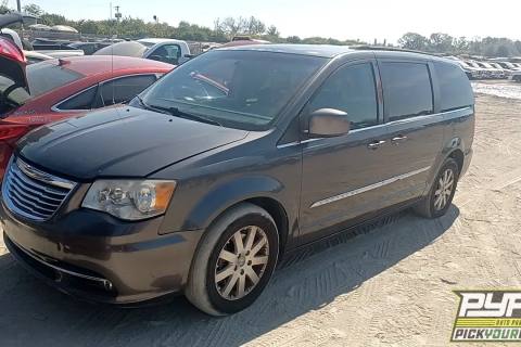 Photo of 2015 Chrysler Town & Country