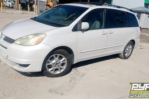 Photo of 2005 Toyota Sienna
