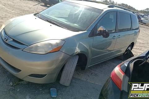 Photo of 2008 Toyota Sienna