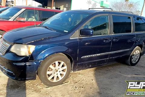 Photo of 2012 Chrysler Town & Country