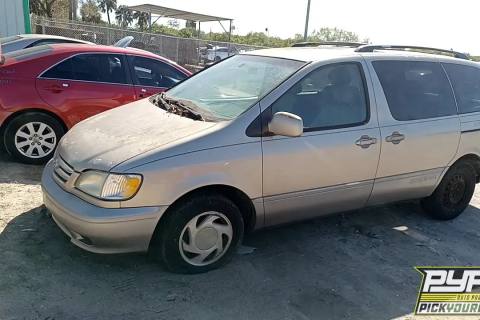 Photo of 2003 Toyota Sienna