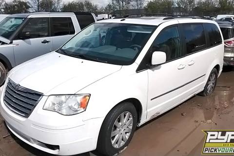 Photo of 2010 Chrysler Town & Country