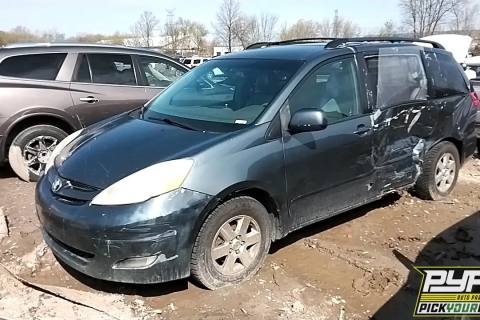Photo of 2010 Toyota Sienna