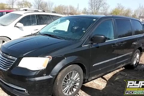 Photo of 2014 Chrysler Town & Country