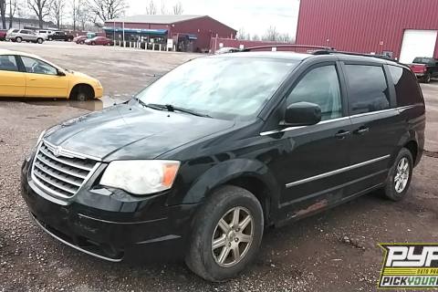 Photo of 2010 Chrysler Town & Country