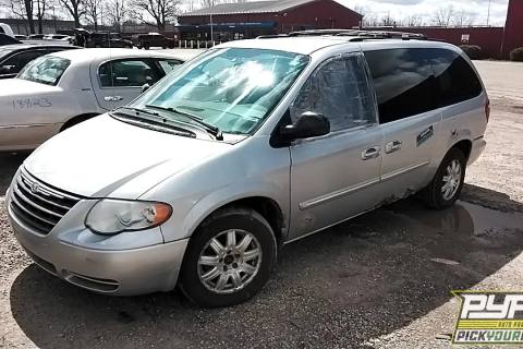 Photo of 2006 Chrysler Town & Country