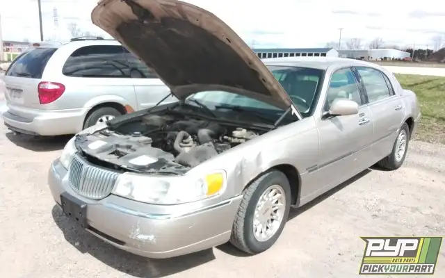 Photo of 1999 Lincoln Town Car