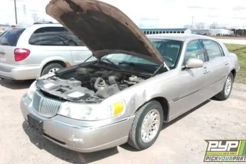 Photo of 1999 Lincoln Town Car