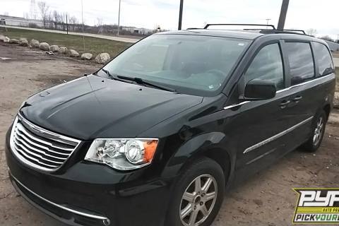 Photo of 2011 Chrysler Town & Country