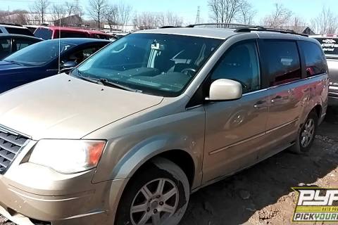 Photo of 2010 Chrysler Town & Country
