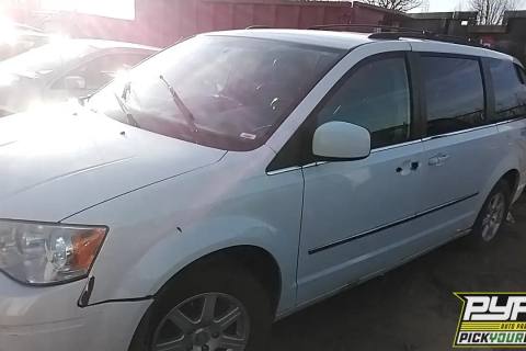 Photo of 2010 Chrysler Town & Country